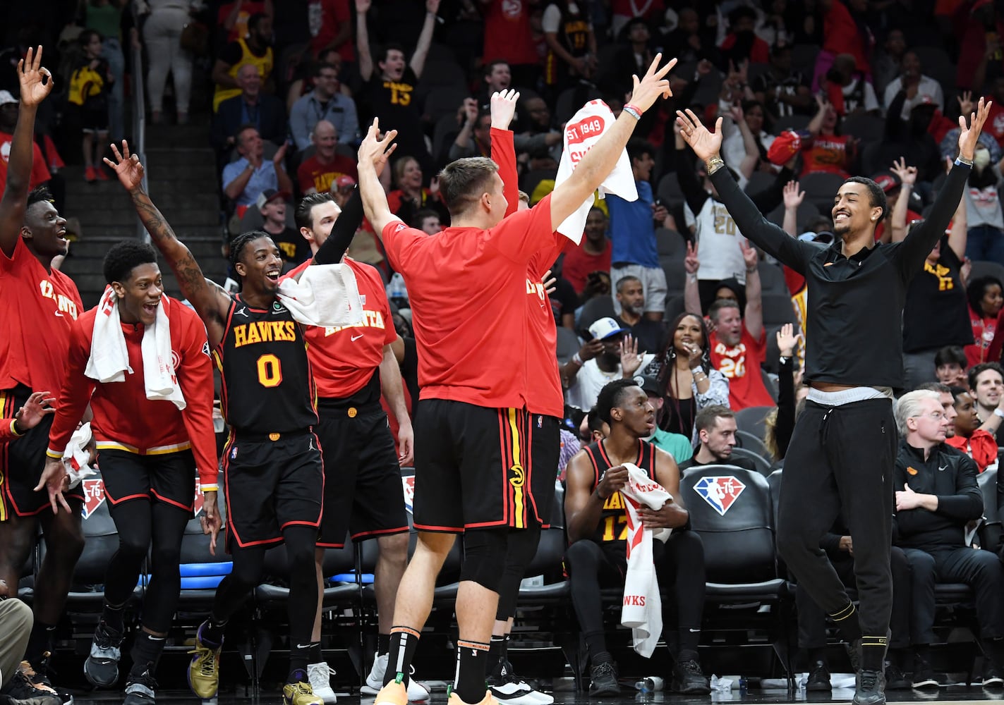 Hawks-Hornets playoff photo