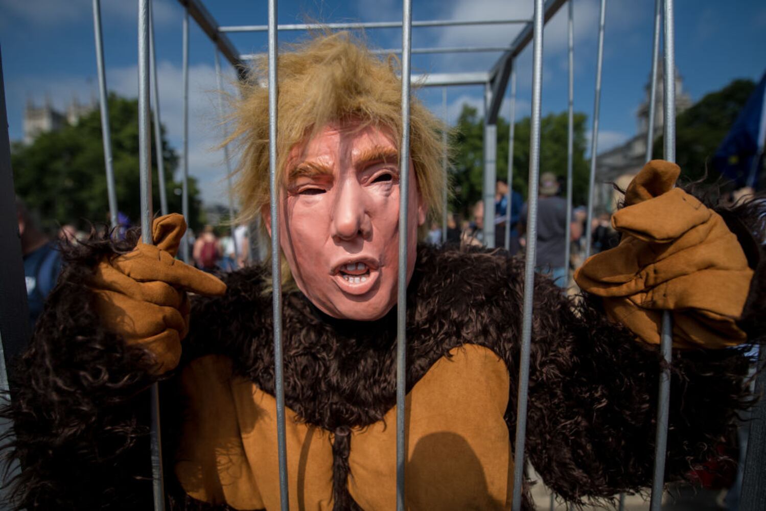 Photos: Protesters greet Trump during UK visit