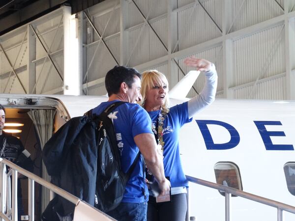 Stacey and Bert Weiss wave goodbye before going to Orlando. CREDIT: Rodney Ho/ rho@ajc.com