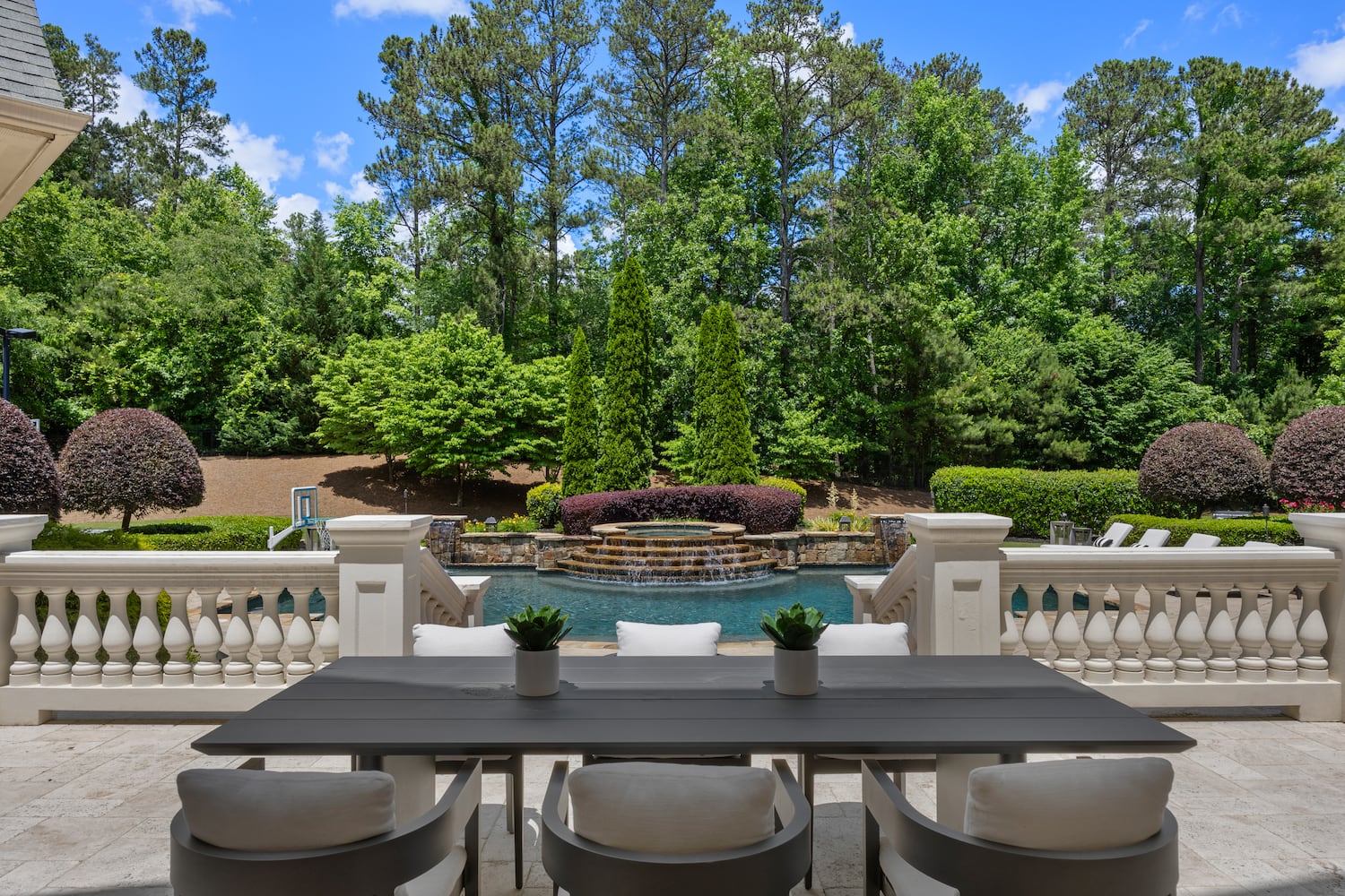 Super Bowl champ lists $5m Georgia mansion over 6x larger than most homes