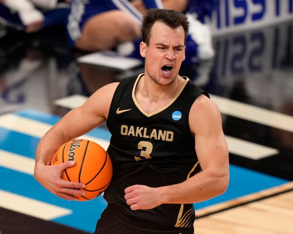 Oakland's Jack Gohlke celebrates as time runs out in the team's college basketball game against Kentucky in the first round of the men's NCAA Tournament in Pittsburgh, Thursday, March 21, 2024. Oakland won 80-76. (AP Photo/Gene J. Puskar)