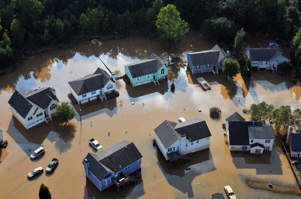 090922 Atlanta:  Flooded subdivision off Oglesby Road in Powder Springs September 22, 2009.  Powder Springs Creeks is located behind the subdivision. Brant Sanderlin, bsanderlin@ajc.com