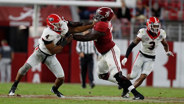 Georgia outside linebacker Nolan Smith (4) attempts to get around the block of Alabama offensive lineman Alex Leatherwood Saturday, Oct. 17, 2020, at Tuscaloosa, Ala. (Skylar Lien/UGA Athletics)