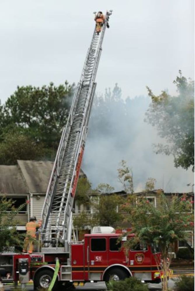 Explosion, injuries reported at Marietta apartment fire