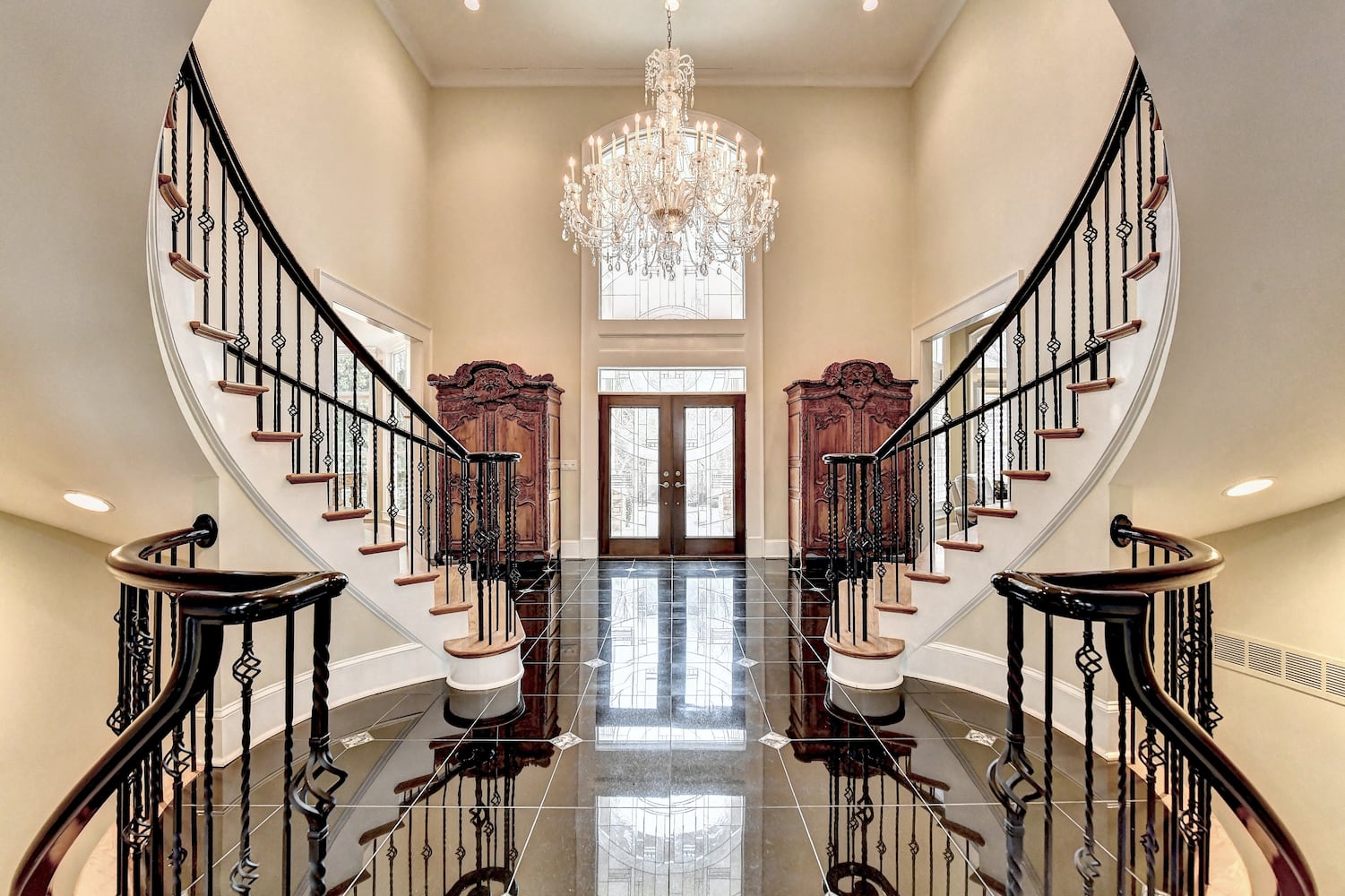 This Dawsonville mansion is one of the most luxurious offerings on the Georgia market