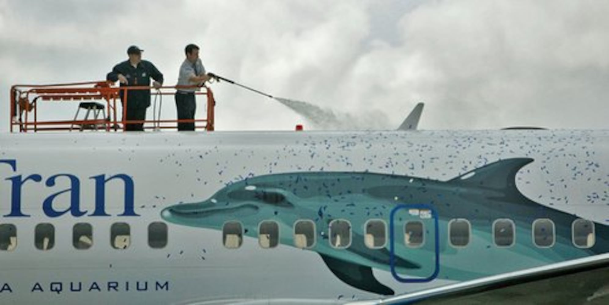 AirTran unveils 'Dolphin 1'