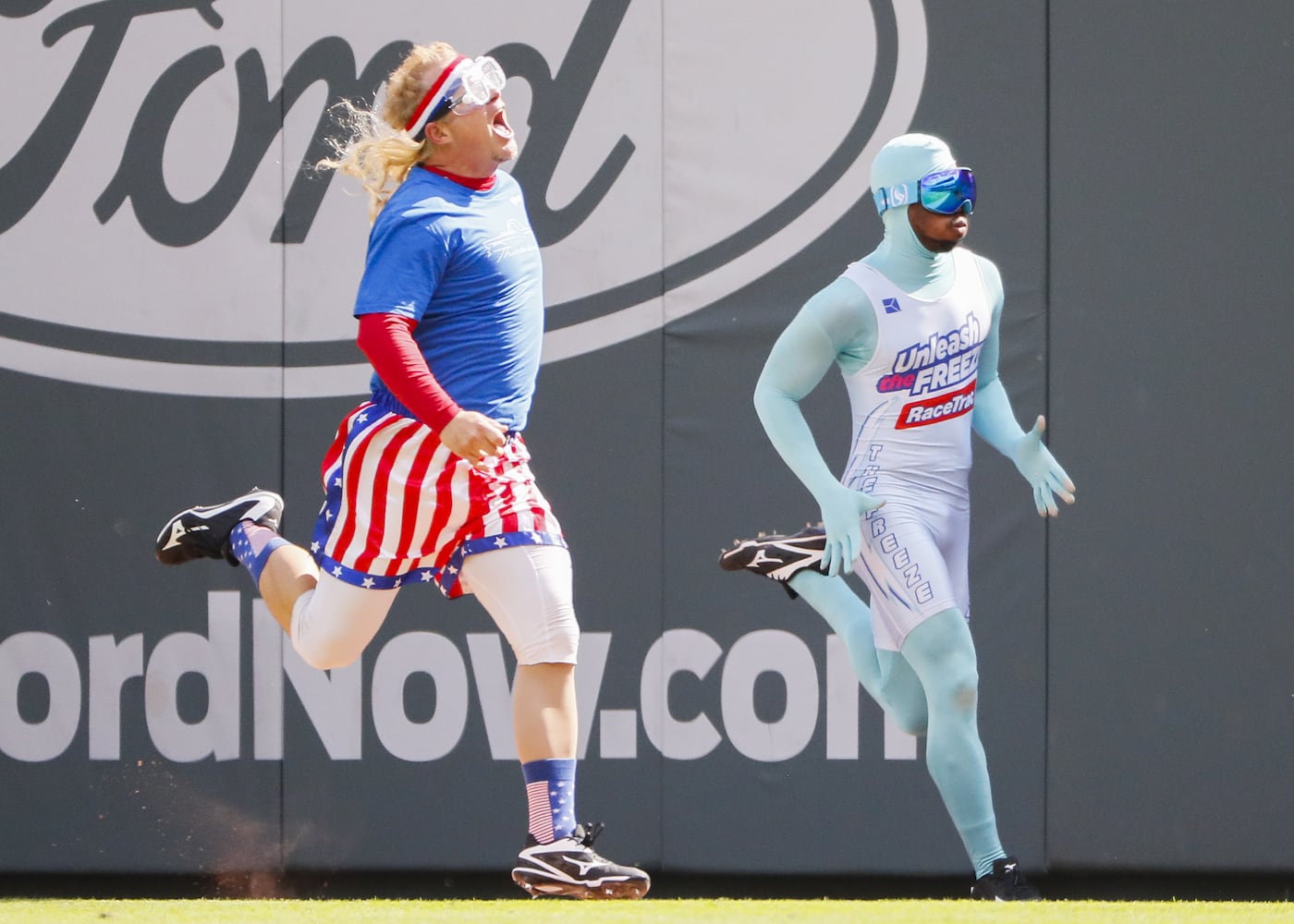 Photos: The Freeze, Phillies prevail in Braves’ final home game