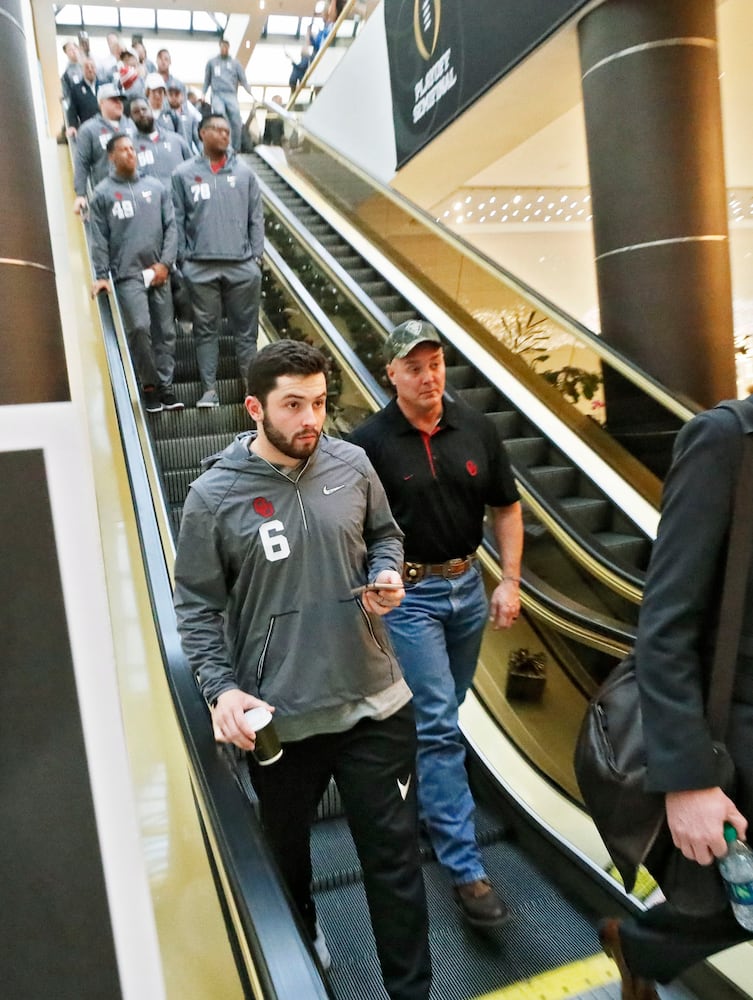 Photos: The scene at the Rose Bowl as Georgia, Oklahoma game nears