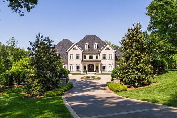 Kelly Clarkson's 20,000 square foot mansion in Hendersonville, Tenn. is up for sale for $8.75 million.