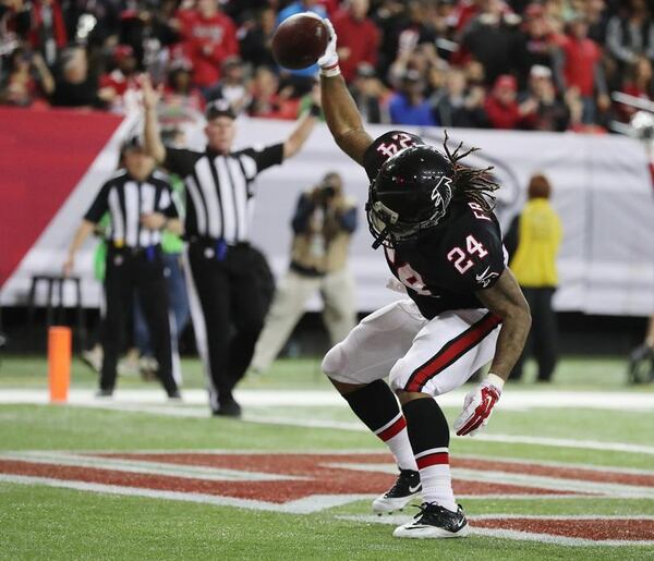 December 18, 2016, ATLANTA: Falcons running back Devonta Freeman spikes the ball scoring his second of three touchdowns for a 28-7 lead over the 49ers during the second quarter in an NFL football game on Sunday, Dec. 18, 2016, in Atlanta. Curtis Compton/ccompton@ajc.com