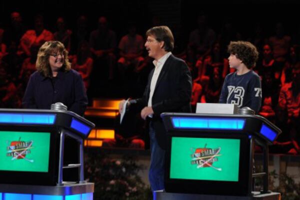 ARE YOU SMARTER THAN A 5th GRADER?: Georgia State Superintendent of Schools Kathy Cox (L) wonders about a tricky question with host Jeff Foxworthy (C) and Jonathan (R) on the two-hour Season Three premiere of ARE YOU SMARTER THAN A 5th GRADER? airing Friday, Sept. 5 (8:00-10:00 PM ET/PT) on FOX. ©2008 Fox Broadcasting Co. Cr: Mike Yarish/FOX