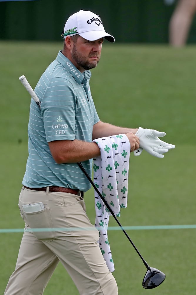 April 9, 2021, Augusta: Marc Leishman uses a towel to dry himself on a humid day on the eighth hole during the second round of the Masters at Augusta National Golf Club on Friday, April 9, 2021, in Augusta. Curtis Compton/ccompton@ajc.com