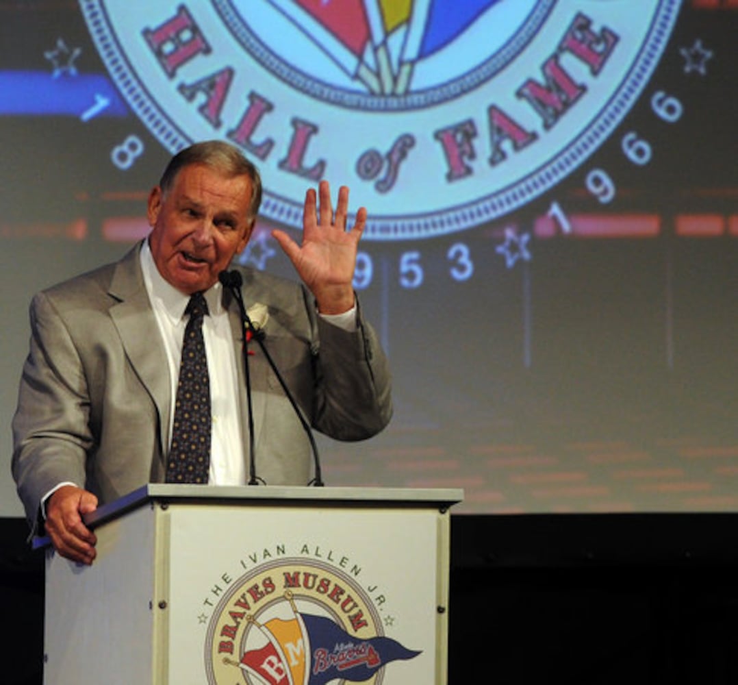 Braves honor former manager Bobby Cox