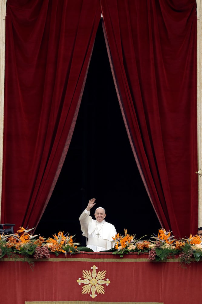 Photos: Pope Francis delivers Easter message, celebrates Mass at the Vatican