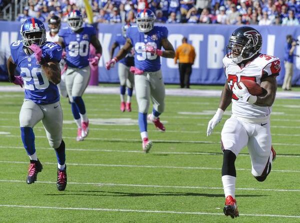 Antone Smith makes another play. (Bill Kostroun/AP photo)