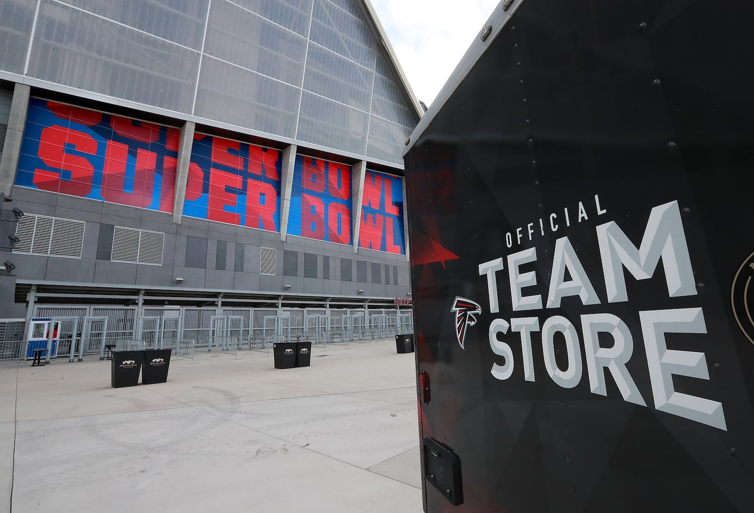 Photos: Setting up Mercedes-Benz Stadium for Atlanta’s Super Bowl