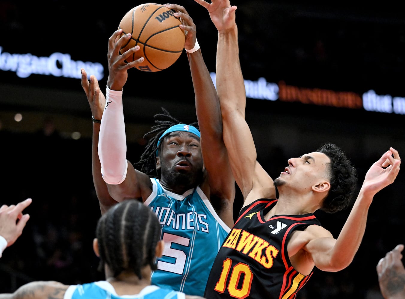 Hawks vs Hornets photo