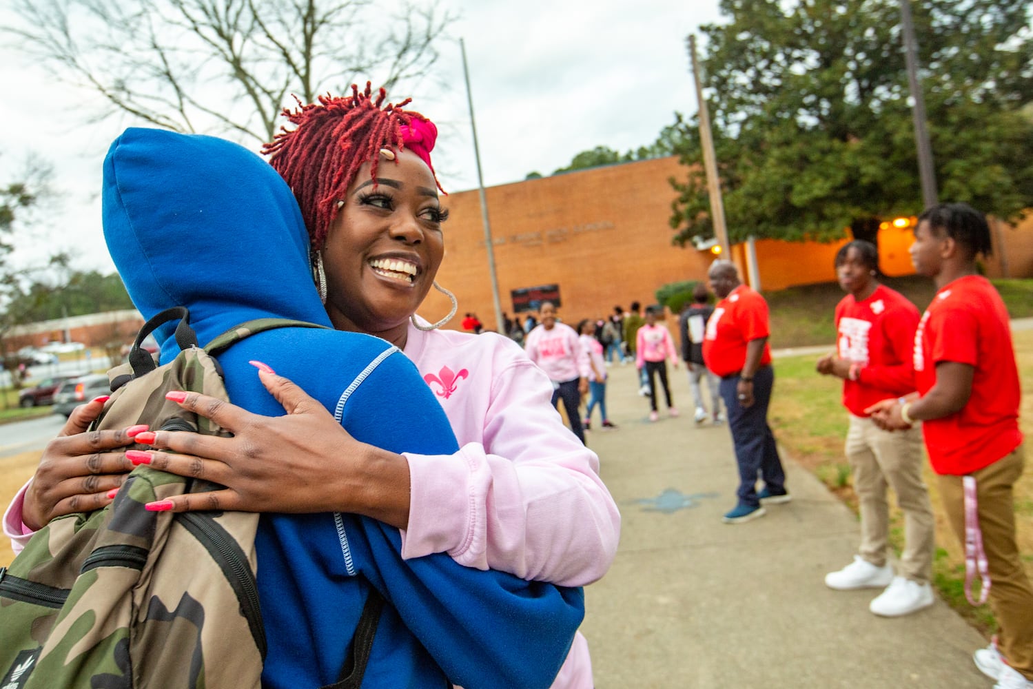 DeKalb County school hugs students every Wednesday on the way in to class