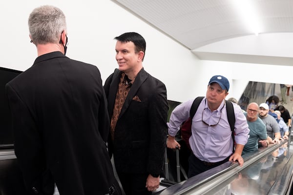 Joe Leader, CEO of the Airline Passenger Experience Association, talks to friend and fellow road warrior Jeff Denneen after running into him at Hartsfield-Jackson International Airport while heading to New York on Sunday, Sept 18, 2022 for a day trip.  Ben Gray for the Atlanta Journal-Constitution