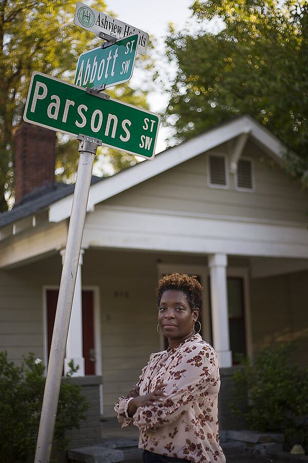 Melody Blount, a resident of Atlanta’s Ashview Heights neighborhood, has worked with other residents to get drug treatment for convicted prostitute Angela Dalton, who frequented this corner. Blount moved to the community from Decatur with her family in 2009. “I love the neighborhood. I believe you have a right to like where you live.” ALYSSA POINTER / ALYSSA.POINTER@AJC.COM