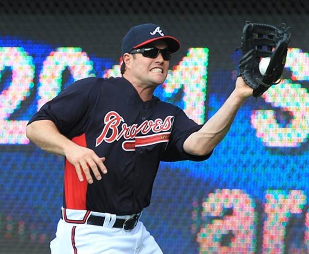 Braves bring back OF Matt Diaz