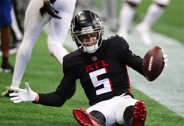 Falcons top draft pick rookie wide receiver Drake London reacts as he is knocked out of bounds after catching a pass against the New Orleans Saints during the first half Sunday, Sept. 11, 2022, in Atlanta.   “Curtis Compton / Curtis Compton@ajc.com