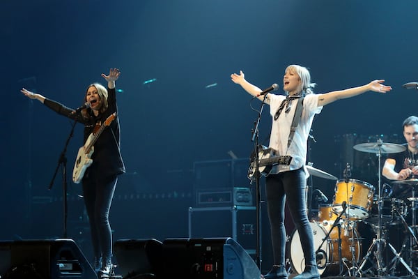 Larkin Poe adeptly mixed in a few covers with their potent originals. Photo: Robb Cohen Photography & Video /RobbsPhotos.com