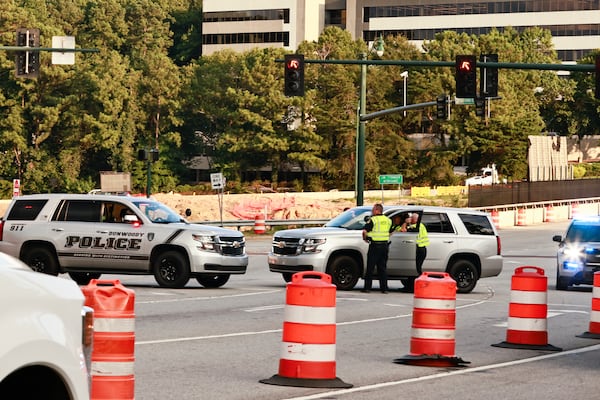 Dunwoody Police divert traffic at Ashford Dunwoody Road and the I-285 westbound ramp in Dunwoody on Monday, August 29, 2022. (Natrice Miller/ natrice.miller@ajc.com). 