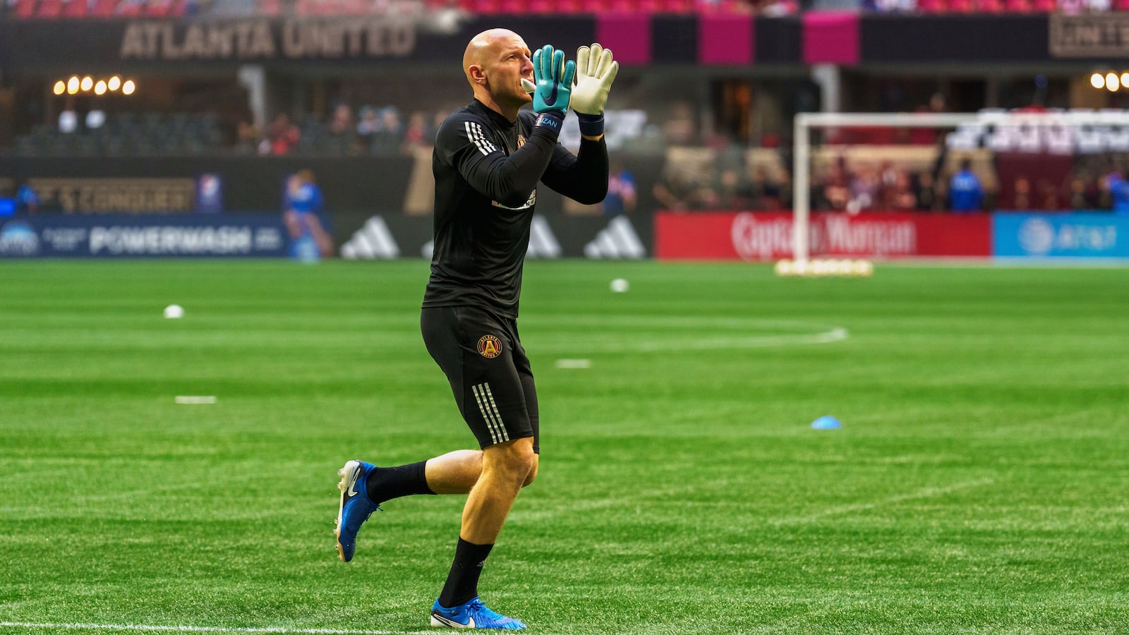 Atlanta United goalkeeper Brad Guzan (1) gestures to the crowd as they applaud him entering the pitch before the start of a soccer match against Inter Miami at Mercedes-Benz Stadium, Saturday, Nov. 2, 2024, in Atlanta. (AP Photo/Jason Allen)