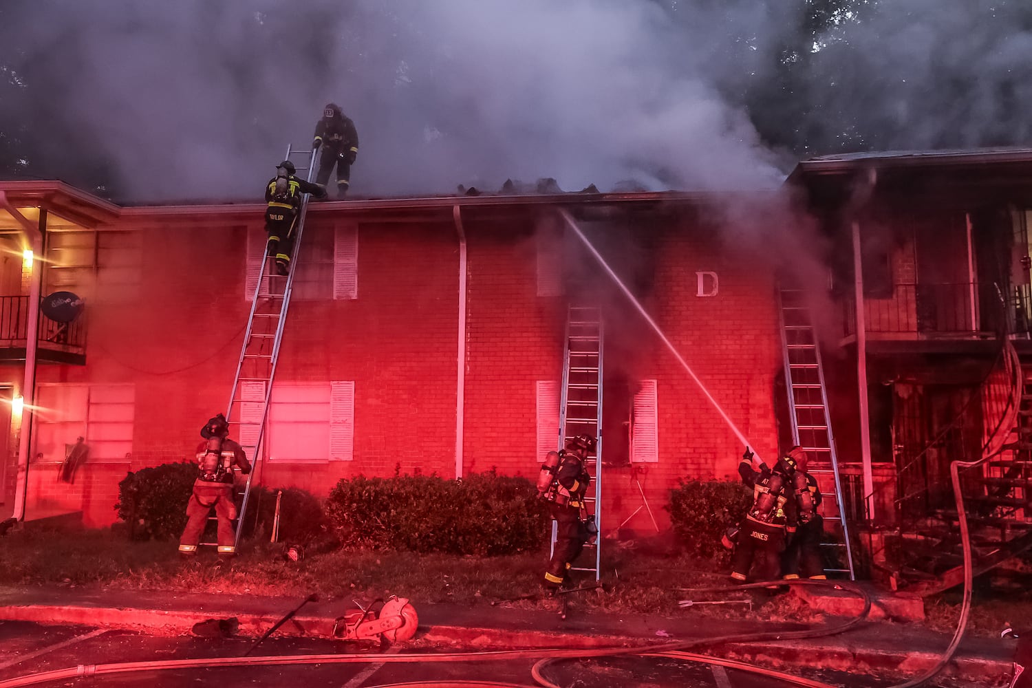 Southwest Atlanta apartment fire rescue