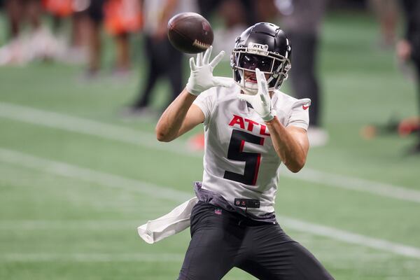 Atlanta Falcons wide receiver Drake London (5) participates in a drill during minicamp at Mercedes-Benz Stadium, Tuesday, June 13, 2023, in Atlanta. (Jason Getz / Jason.Getz@ajc.com)