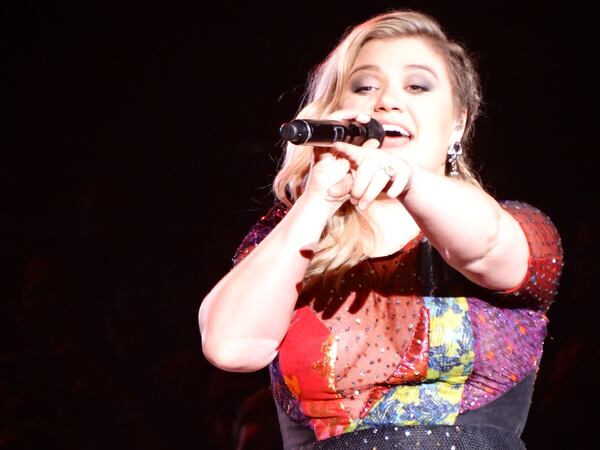 Kelly Clarkson on what was ultimately her final date on her tour "Piece by Piece" in Atlanta September 10, 2015. CREDIT: Rodney Ho/ rho@ajc.com