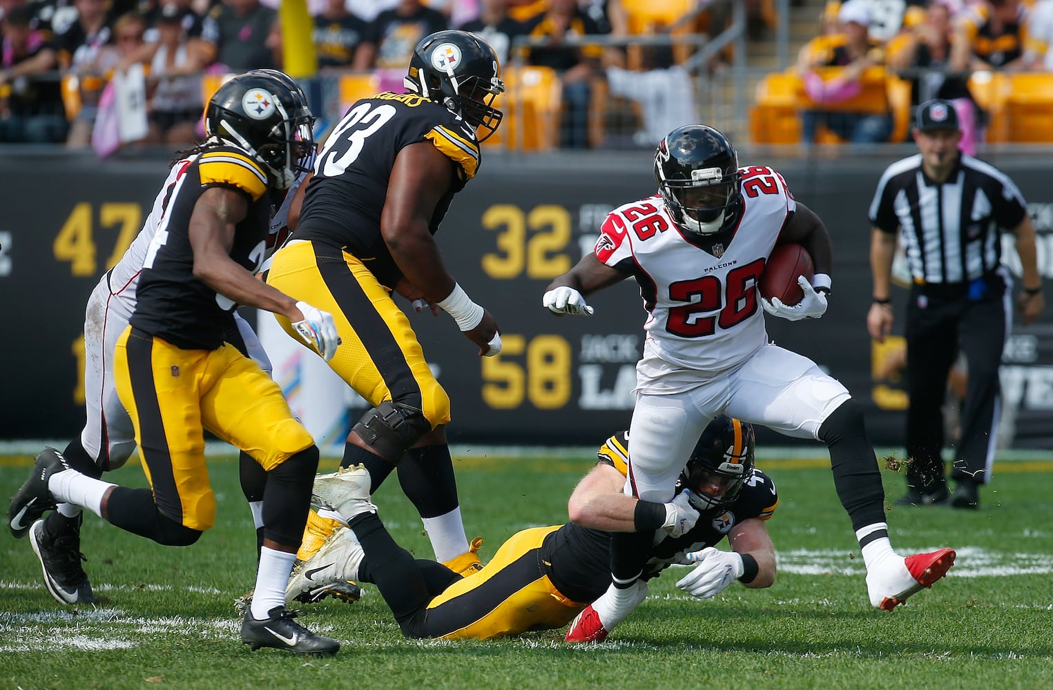 Photos: Falcons battle Steelers in key road game