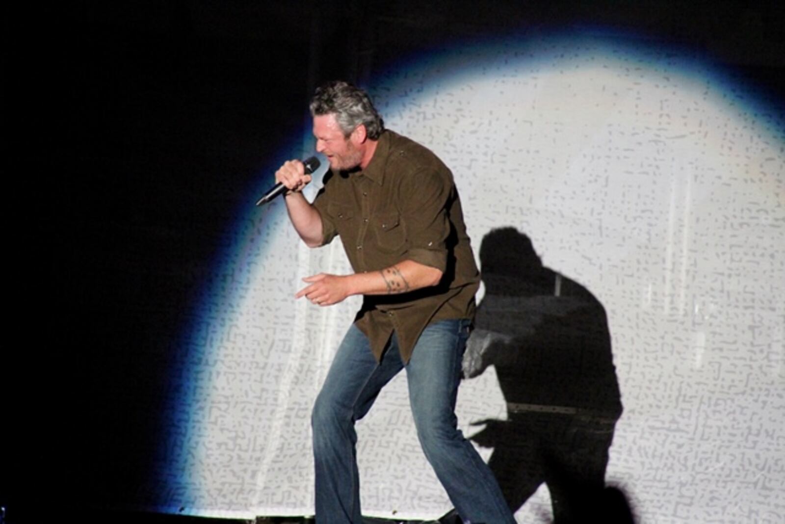 Blake Shelton isn't only a fun personality, but he throws himself into his live shows. Joe Nichols had the ladies' attention. Photo: Melissa Ruggieri/AJC