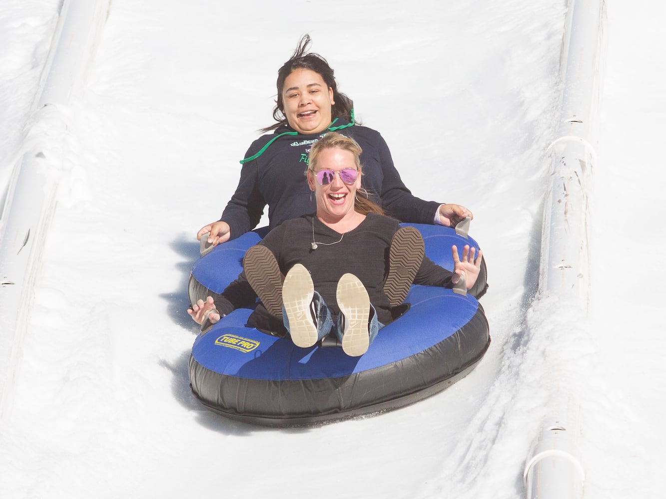 Photos: Playing in snow at Stone Mountain Park