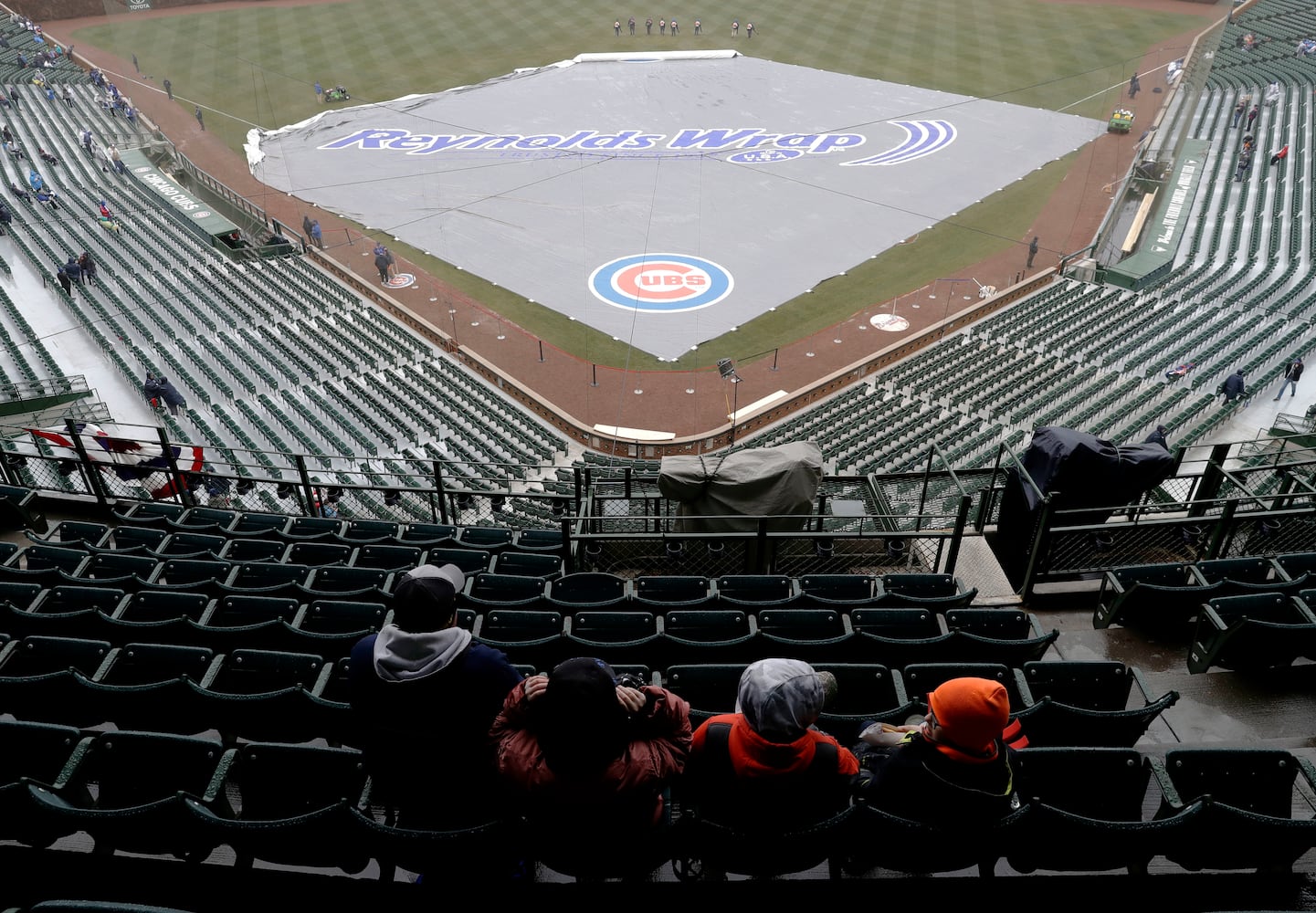 Photos: Braves battle the Cubs in cold Chicago