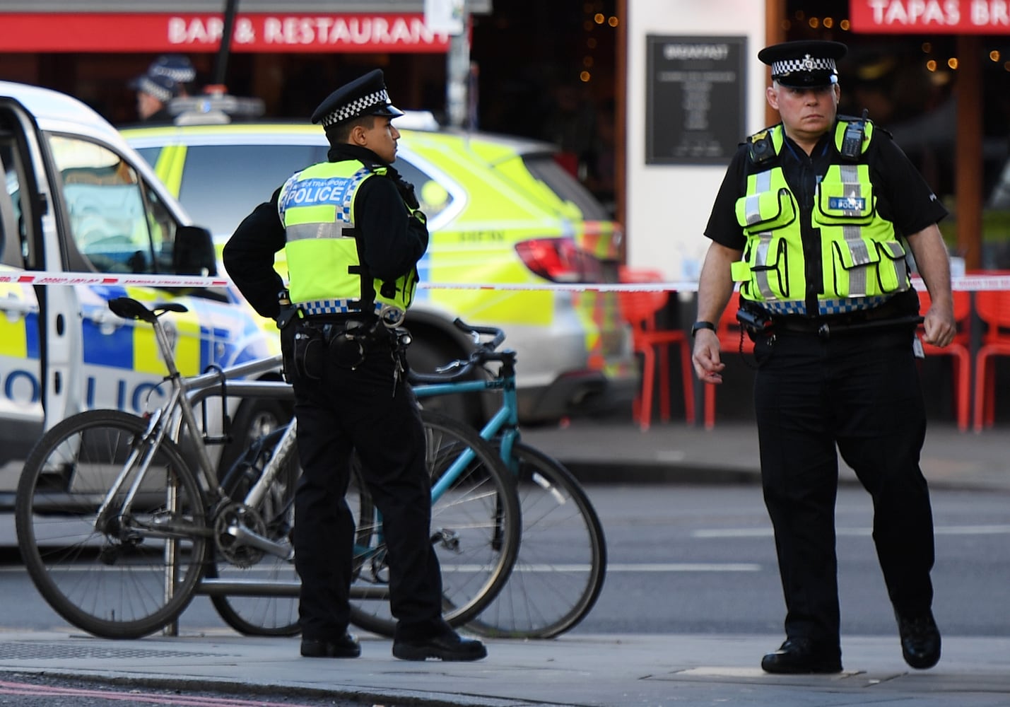 PHOTOS: London Bridge closed after police incident