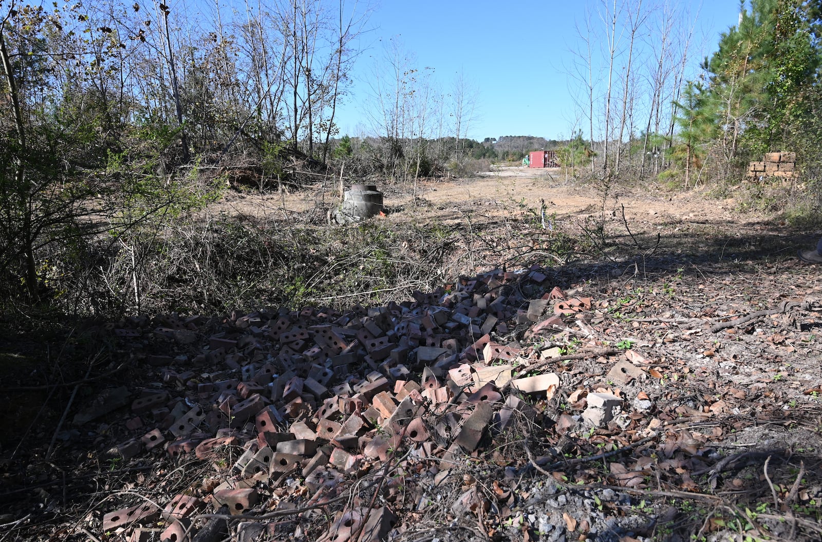 Norfolk Southern announced plans last year to build a rail terminal on the land. (Hyosub Shin / Hyosub.Shin@ajc.com)