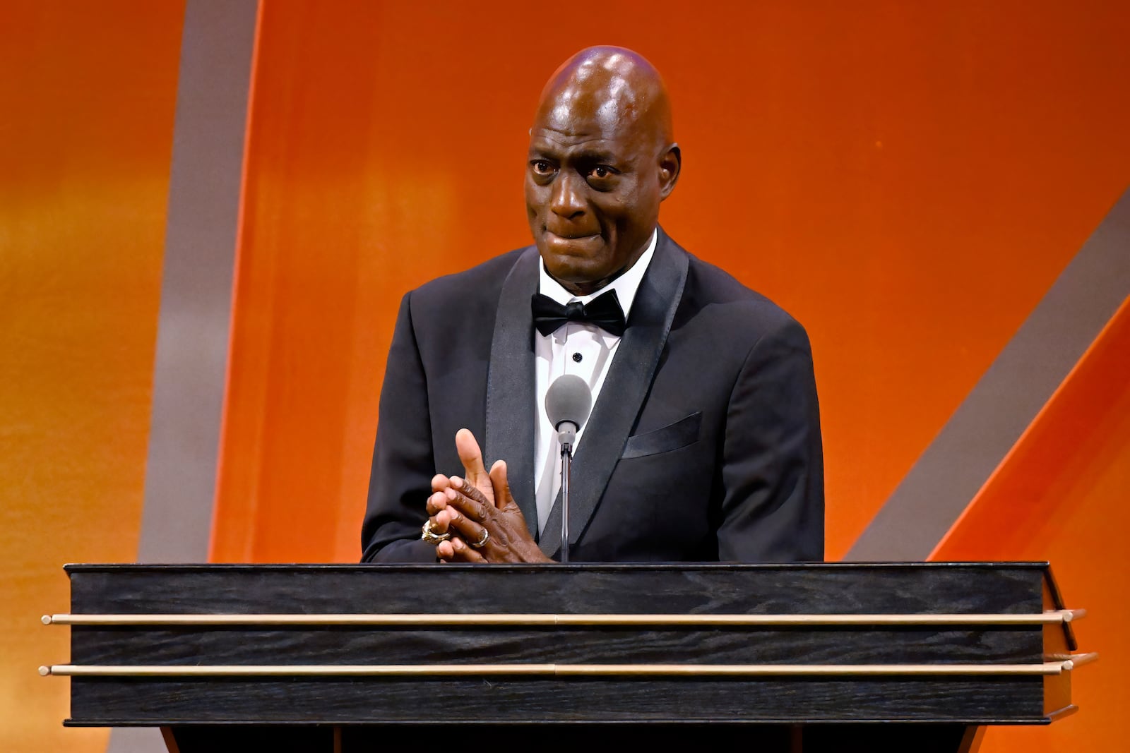 Michael Cooper speaks during his enshrinement in the Basketball Hall of Fame, Sunday Oct. 13, 2024, in Springfield, Mass. (AP Photo/Jessica Hill)