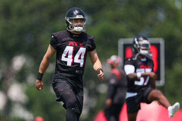 Atlanta Falcons linebacker Troy Andersen (44) warms-up during OTAs at the Atlanta Falcons Training Camp, Wednesday, May 24, 2023, in Flowery Branch, Ga. (Jason Getz / Jason.Getz@ajc.com)