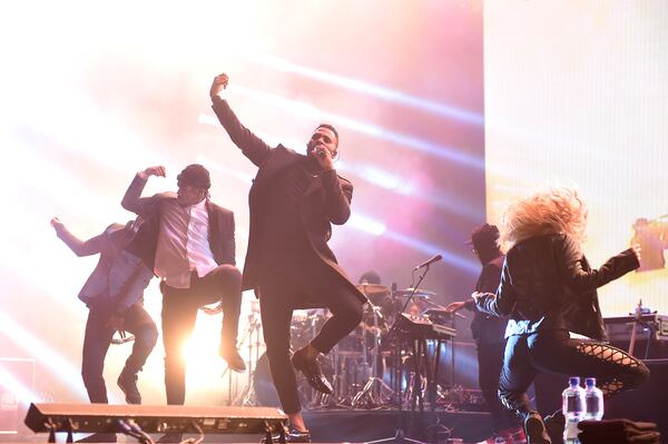  Jason Derulo shows off his moves. Photo: Ryon Horne/AJC