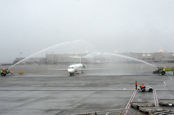 DECEMBER 27, 2015 ATLANTA The Delta MD-88 plan arrives from Gulfport MS with the 100 millionth passenger aboard. Hartsfield-Jackson International Airport awarded its 100 millionth passenger for 2015 with prizes including a new car, two free airline tickets and a small crowd of officials and television cameras early Sunday December 27, 2015. The Atlanta airport — the world’s busiest — is the first airport in the world to handle 100 million passengers in a year. “It’s our commitment that we maintain our position as the world’s most traveled airport,” said Atlanta Mayor Kasim Reed during remarks at the airport before the flight arrived Sunday morning. The winner, a man from Biloxi named Larry Kendrick who arrived at the airport in blue jeans, an orange t-shirt and a baseball cap, was surprised to learn upon landing that he had been selected as the 100 millionth passenger. KENT D. JOHNSON/ kdjohnson@ajc.com