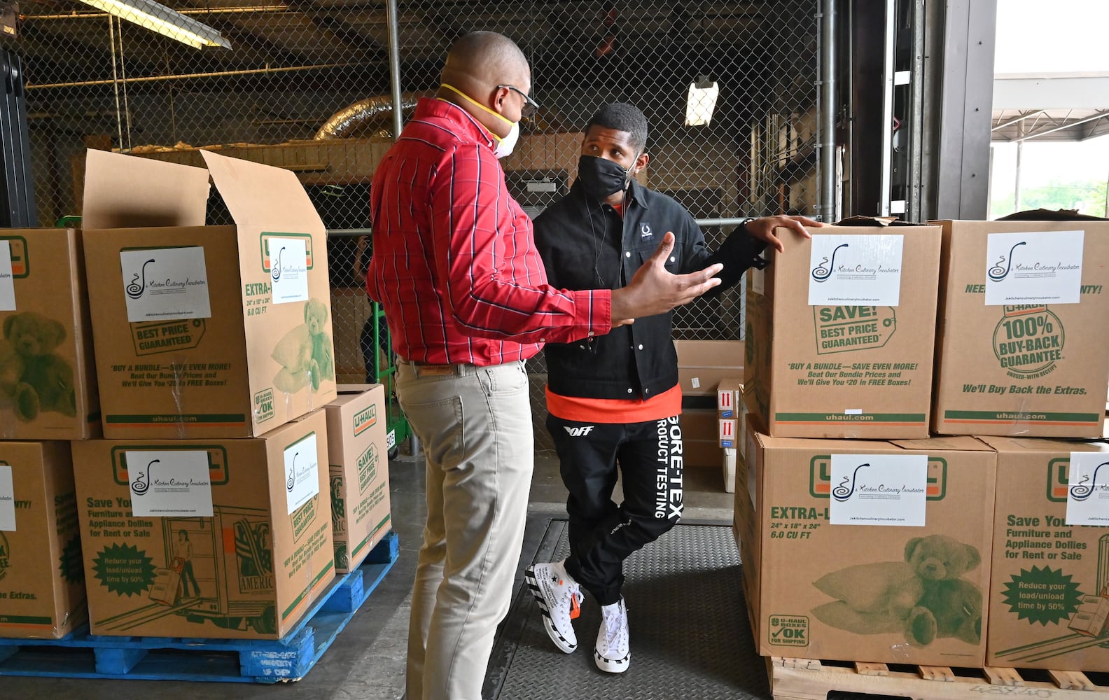 Atlanta’s Usher donates meals to Clayton County residents