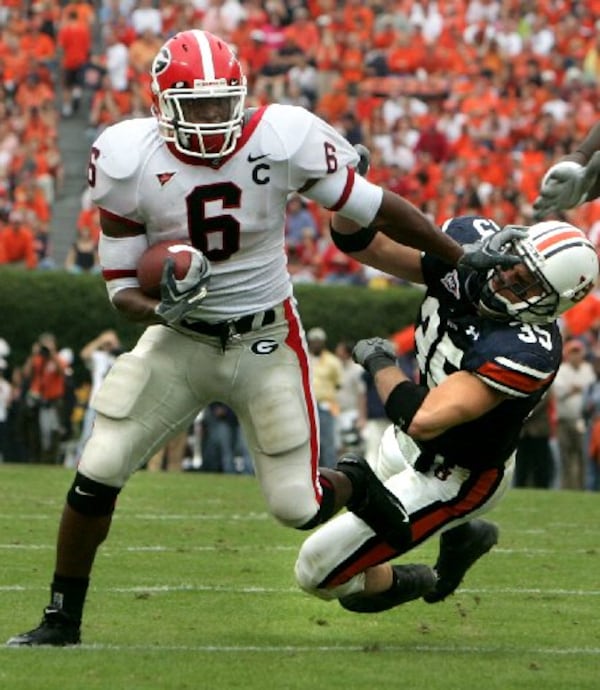 Former Georgia running back Kregg Lumpkin stiffarms an Auburn player. AJC FILE