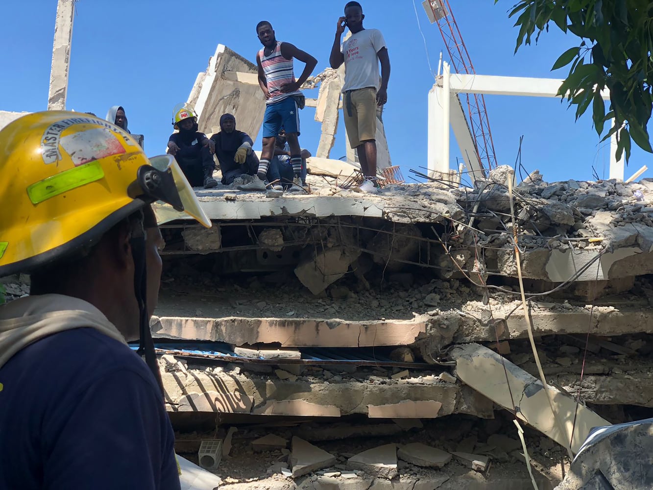 WORLD-NEWS-HAITI-QUAKE-3-ZUM