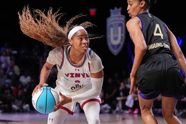 Vinyl guard Jordin Canada makes her move around Lunar Owls guard Skylar Diggins-Smith in their Unrivaled 3-on-3 basketball semifinal, Sunday, March 16, 2025, in Medley, Fla. (AP Photo/Rebecca Blackwell)