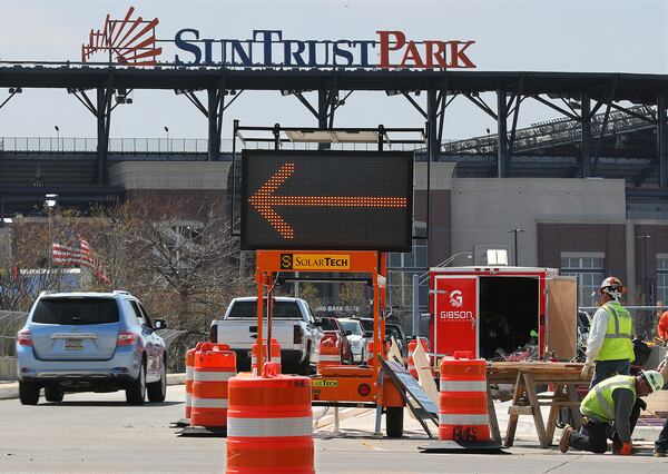 March 23, 2017, Atlanta: Traffic negotiates closed lanes as construction continues on Windy Ridge Parkway to SunTrust Park on the bridge over I-75 on Thursday, March 23, 2017, in Atlanta.   Curtis Compton/ccompton@ajc.com