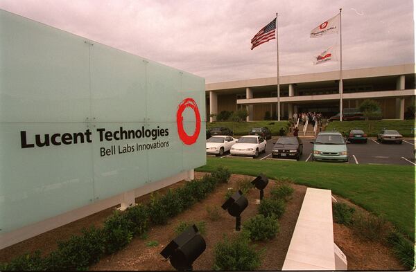 971016 - Norcross, Georgia - Lucent Technologies plans to announce that it will invest $350 million over the next two years to expand its fiber optics plant in Norcross shown October 16, 1997. (AJC Staff Photo/Richard D. Fowlkes) Gwinnett commissioners will decide whether to allow a movie studio at this site, now known as OFS.