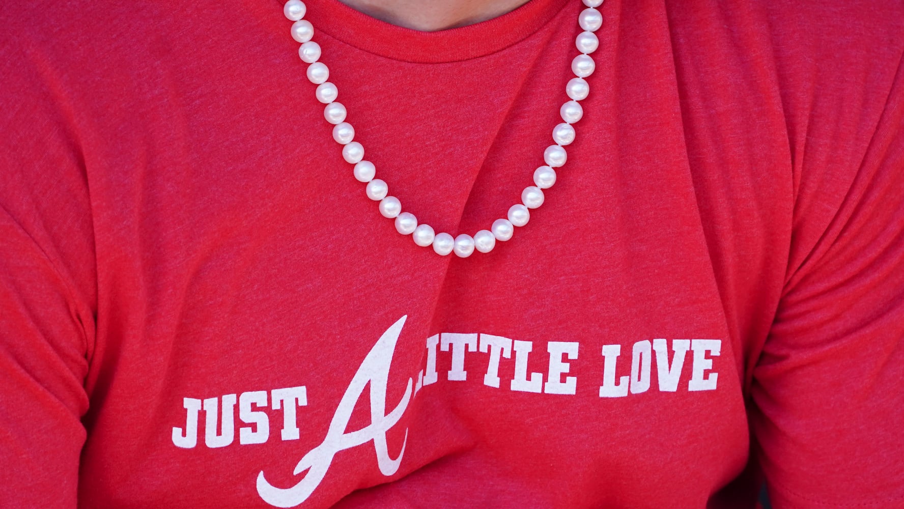 In Atlanta, it's Joctober! Pederson's pearls a hit with Braves fans