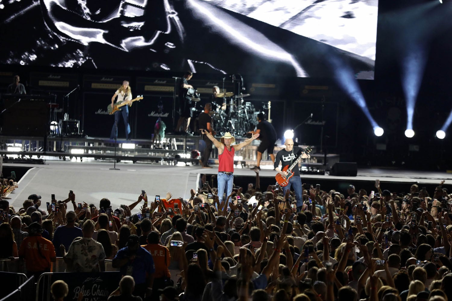 Kenny Chesney at Mercedes-Benz Stadium